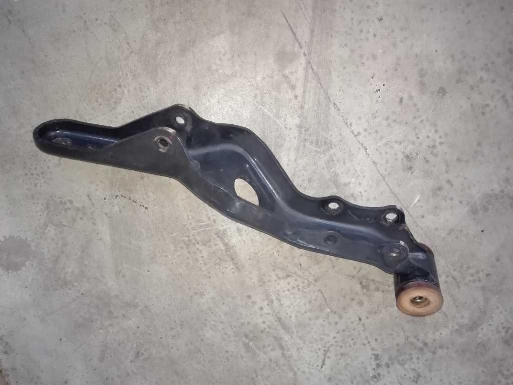 кронштейн замка кабины б/у - 1